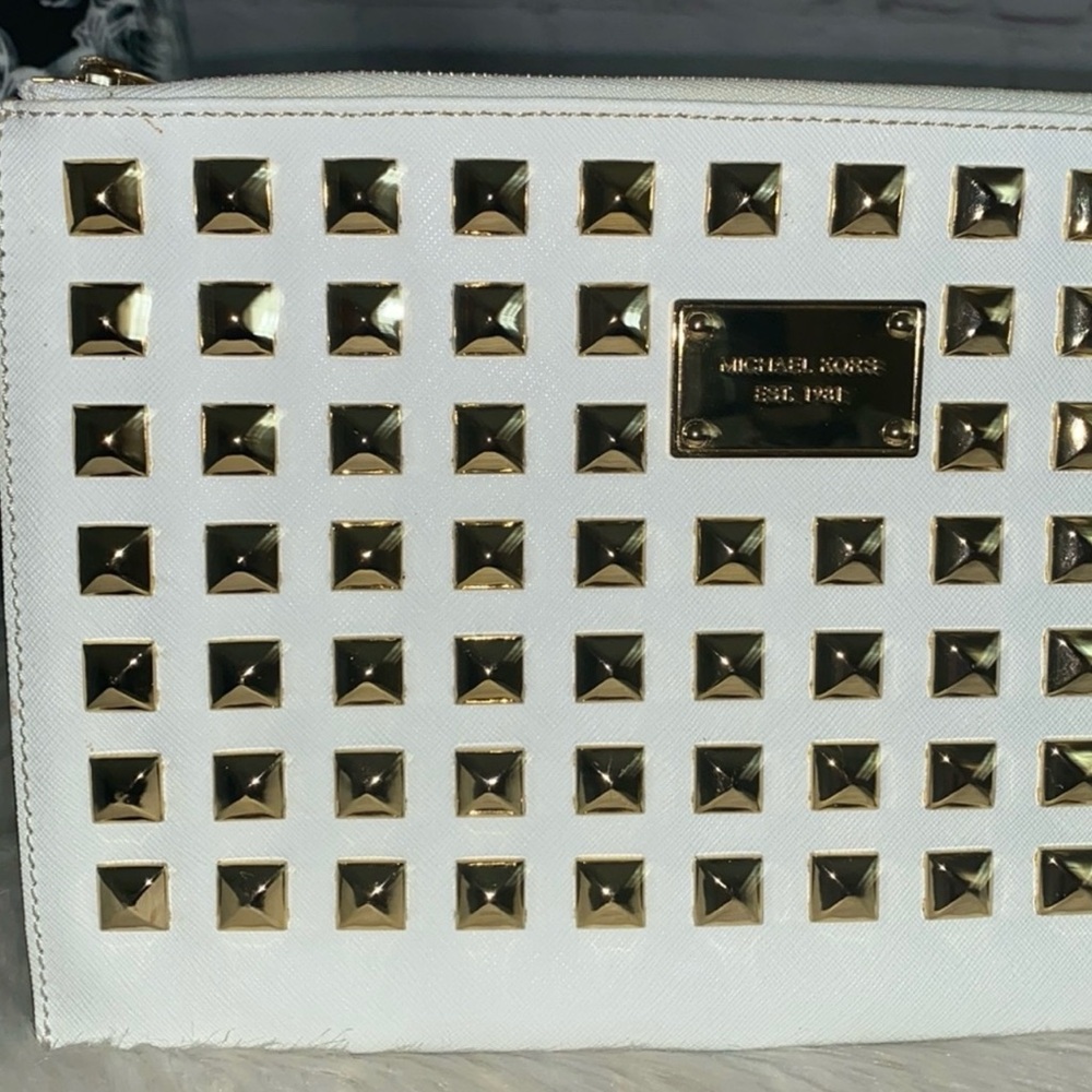 Michael Kors HAMILTON Tote/PYRAMID STUDDED XL Wristlet 2pc Set - Picture 12 of 16